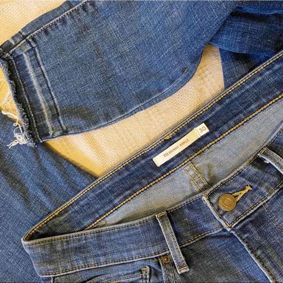 LEVI’S 711 Skinny Ankle Denim Jean Size 30 - Picture 3 of 3